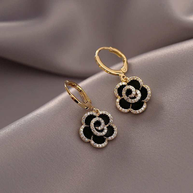 "Design Sense Black Camellia Pendant Flower Earrings 2025"