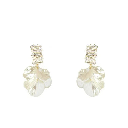 "2025 High-Class Imitation Shell White Flower Petal Earrings"