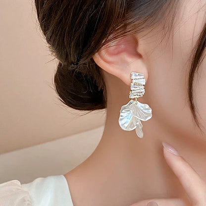 "2025 High-Class Imitation Shell White Flower Petal Earrings"