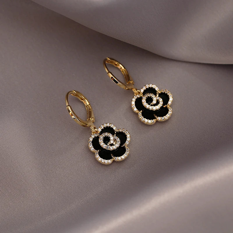 "Design Sense Black Camellia Pendant Flower Earrings 2025"