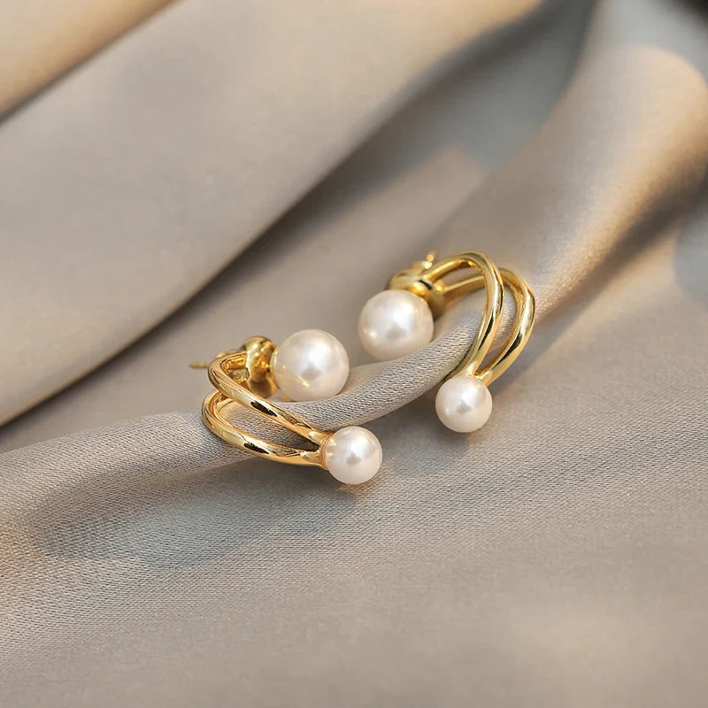 "2025 Retro Luxury Pearl Stud Earrings"