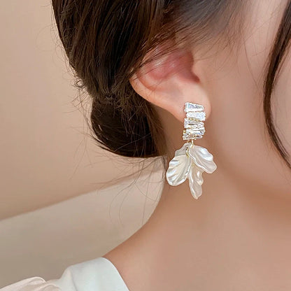 "2025 High-Class Imitation Shell White Flower Petal Earrings"