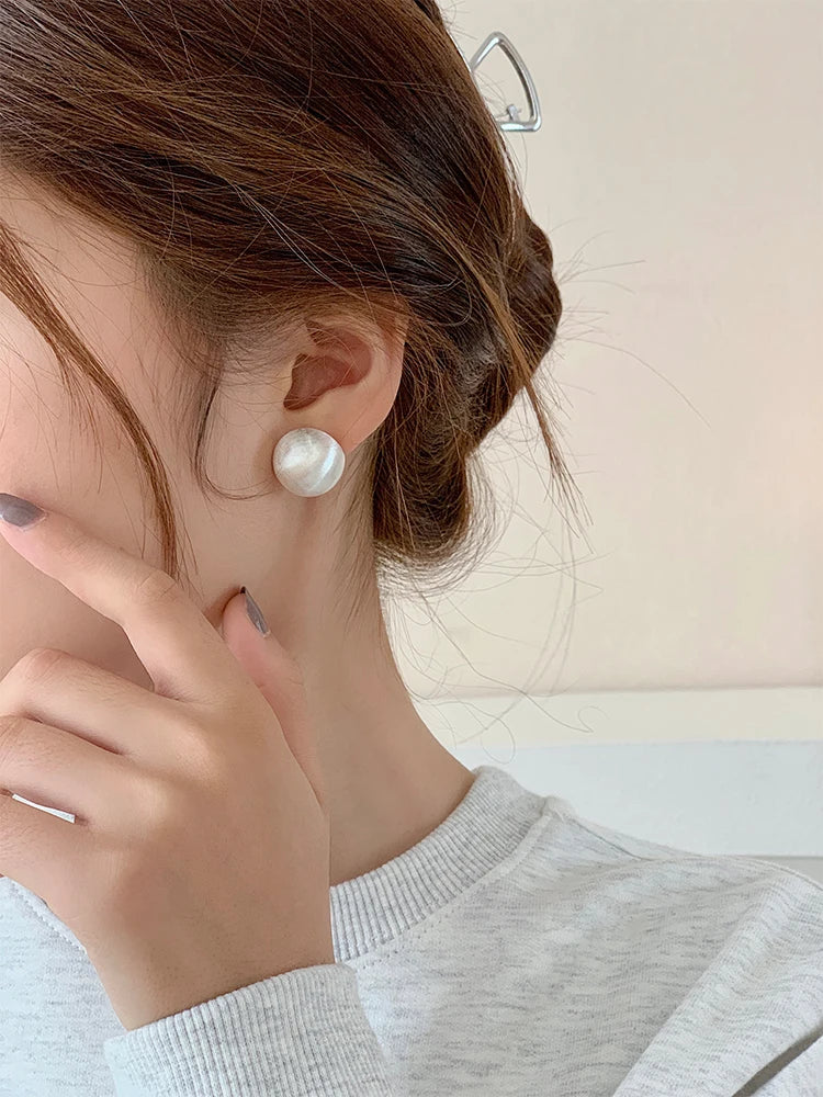 "2025 Luxurious Simple Brushed Frosted Metal Semicircle Earrings"